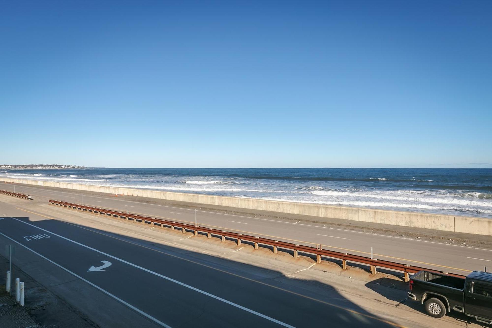 Direct Oceanfront Studio Suite! 햄튼 외부 사진