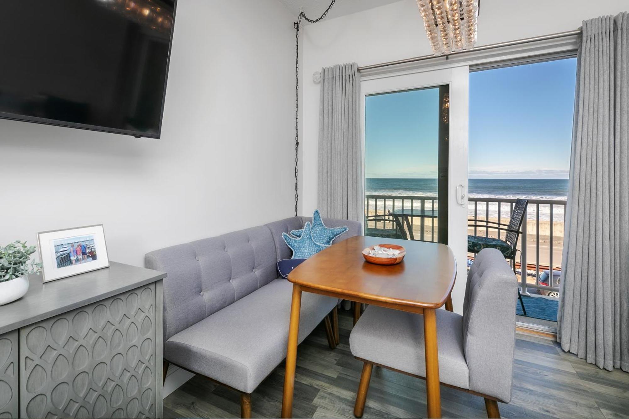 Direct Oceanfront Studio Suite! 햄튼 외부 사진